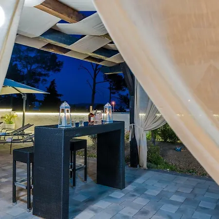 Four Bedroom Horizon Villa Zára