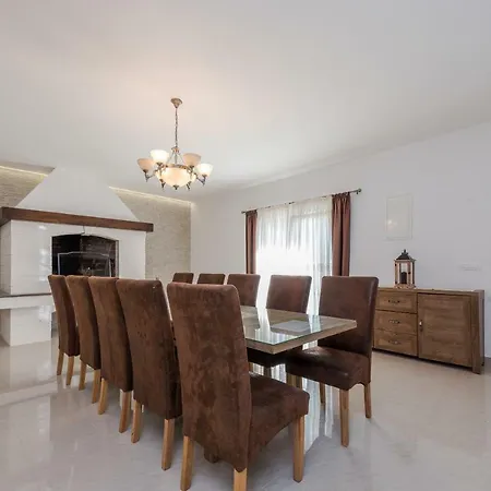 Four Bedroom Horizon Villa Zára