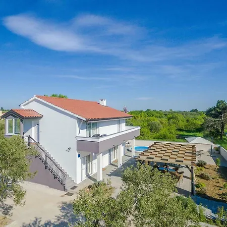 Вілла Four Bedroom Horizon