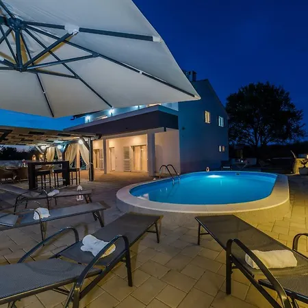 Four Bedroom Horizon Villa Zára